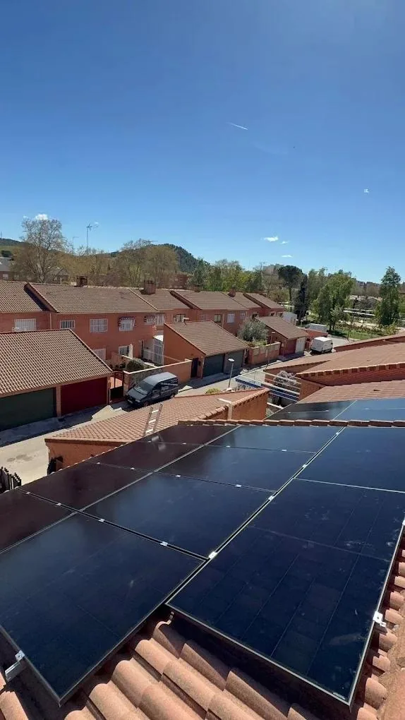 Instalación placas solares Villarejo de Salvanés — Esolia
